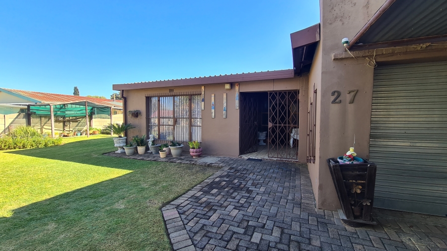 4 Bedroom Property for Sale in Naudeville Free State